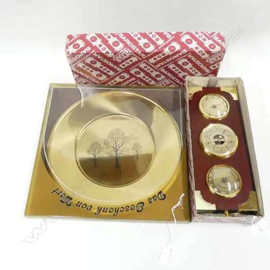 SKS TREE ENGRAVED COPPER PLATE (DIA 290MM) (BOXED) & WOODEN BAROMETER (300X 125MM)(BOXED)