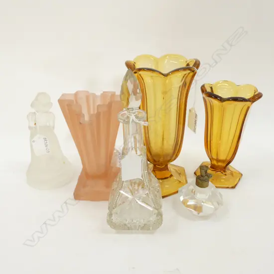 PINK ART DECO GLASS VASE H. 150MM / 2 AMBER VASES / SCENT BOTTLES & GLASS SNOW WHITE CENTRE PIECE 