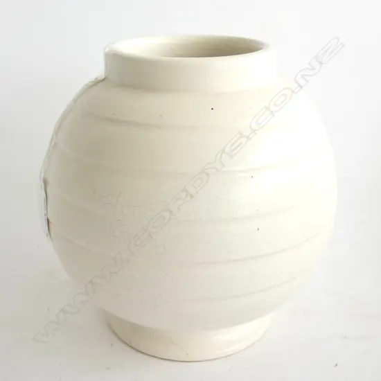 CROWN LYNN HANDPOTTED WHITE VASE #15 - CRACKS TO BASE AND SIDE & SOME DARK CRAZING. H. 200MM 