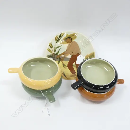 MARTIN BOYD - 4 RAMEKINS (DIA 135MM) & PLATE (DIA 182MM) ALL SIGNED