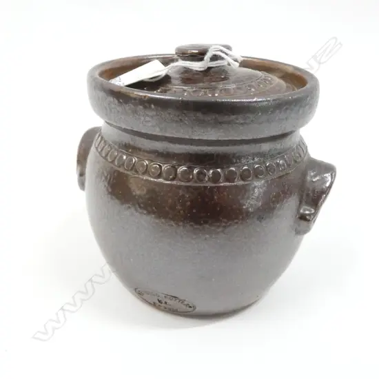 SM BENDIGO STONEWARE POTTERY CROCK WITH LID  - ENCISED ON BASE H. 115MM