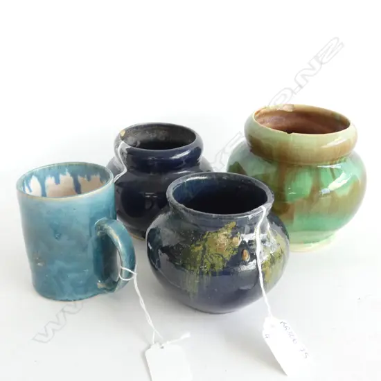 PR CROWN LYNN AMBRICO VASES (1 X H.120MM(BOTH HAVE A CHIP) + MUG & ONE OTHER 