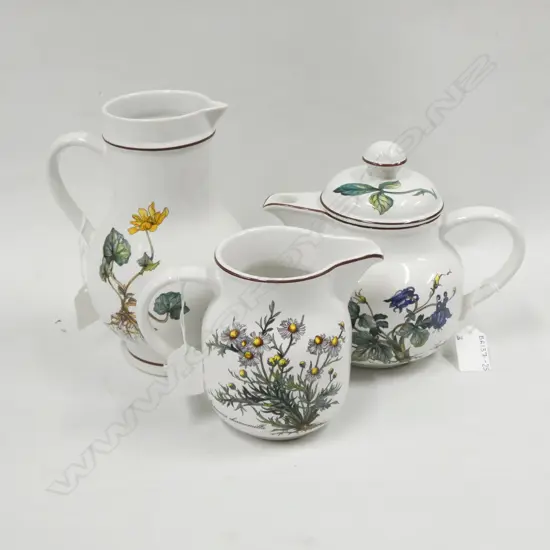 VILLEROY & BOCH BOTANICA PCS; TEAPOT/ 1 LG JUG (210MM) & 1 SM JUG (H. 130MM)