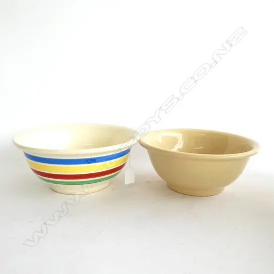 2 LG POTTERY MIXING BOWLS INCL NZ FIESTA WARE (DIA 260MM)