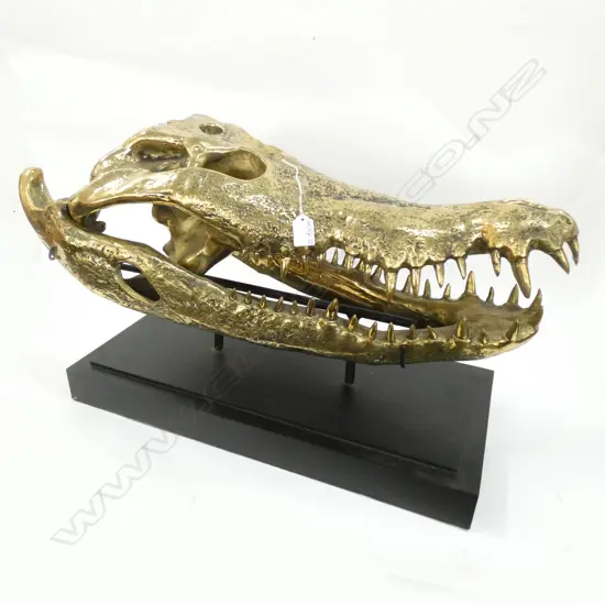 LGE POLISHED BRONZE CROCODILE SCULPTURE. L.700mm...