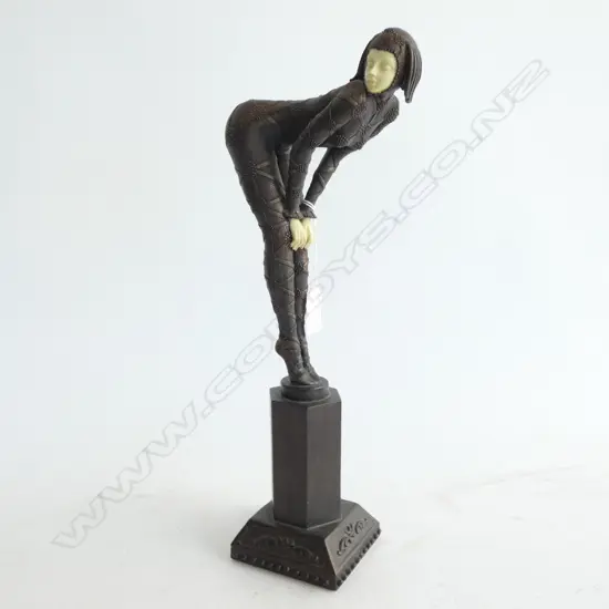 THE LEONARDO COLLECTION BRONZED RESIN LADY FIGURINE - H. 395MM