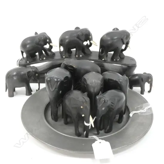 BRIDGE OF ELEPHANTS L 220MM + PEWTER TRAY OF 8 WOODEN ELEPHANTS