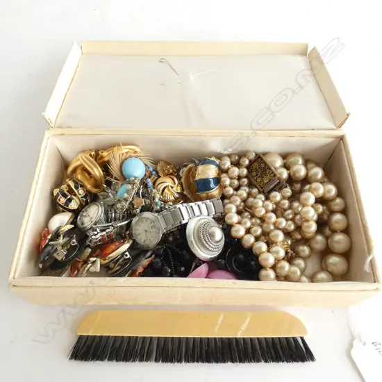 LOT ASST COSTUME JEWELLERY ETC