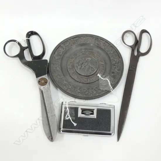 SM PEWTER CHERUB TRAY(DIA 170MM) PR VTG SCISSORS & PINKING SHEARS + OLD POCKET BINOCULARS