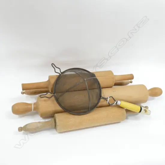 4 OLD WOODEN ROLLING PINS (LARGEST L. 550MM) & METAL SIEVE
