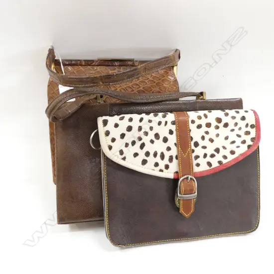 3 OLD LEATHER BAGS INCL. CROCODILE 23 X 24MM