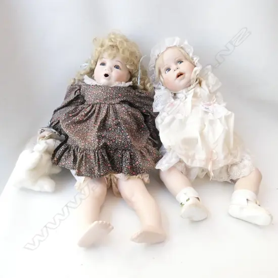 2 DOLLS; LEGACY USA & GIRL w. BUNNY