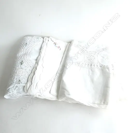 ASST QUALITY LINEN TABLECLOTHS 