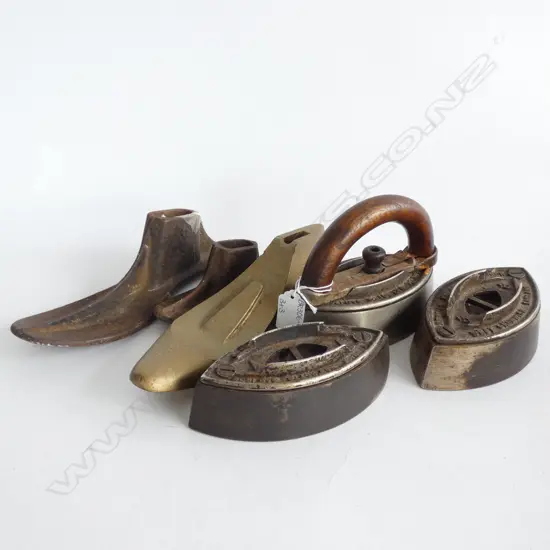 3 METAL SHOE LASTS (S.M & L) & 3 OLD KENBRICK IRONS