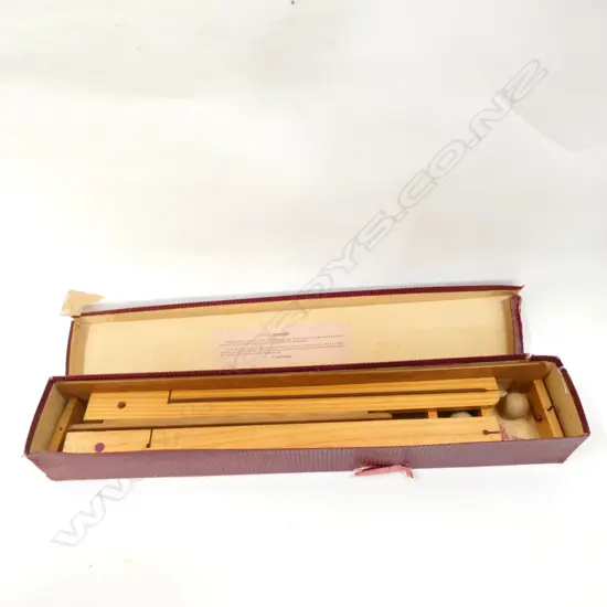 VINTAGE TABLE BALL GAME - BOBS BY JOMAX - IN ORIGINAL BOX (DAMAGE TO BOX)