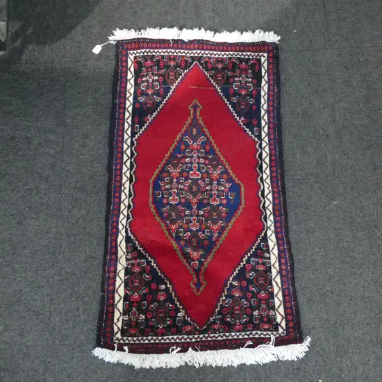 (261G) PERSIAN H/KNOTTED ARAK RUG 1100 X 610 mm