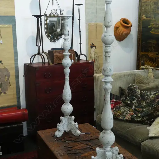 LG PAIR DISTRESSED METAL WHITE PAINTED FLOOR CANDLE HOLDERS 1 X H. 1200 1 X 1000MM