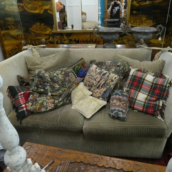 BOX ASSORTED CUSHIONS & LG CHAIR PADS