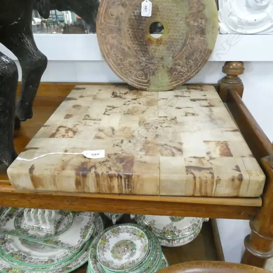 WOODEN CHOPPING BOARD 400 SQ MM small split