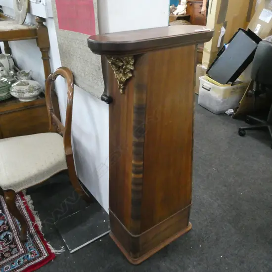 EARLY 20THC WALNUT TORCHERE STAND GILT SCROLL BRACKETS