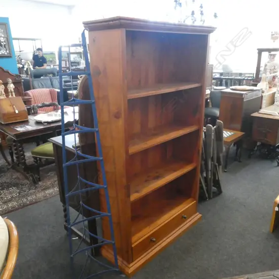 LG WOODEN BOOK SHELF - 4 SHELVES / DRAWER AT BASE H. 1820 X 1020 X 370MM