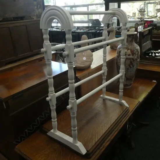 WHITE PAINTED FREE STANDING WOODEN TOWEL RAIL 
