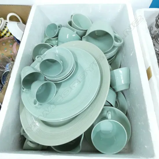 LG BOX WOODS BERYL TEA SET ETC. INCL. TEAPOT