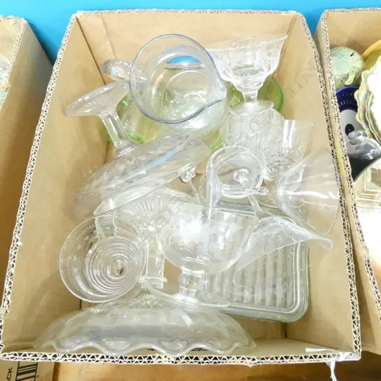 BOX LOT VINTAGE GLASS INCL. PRESSED GLASS JUICERS / JUGS ETC.
