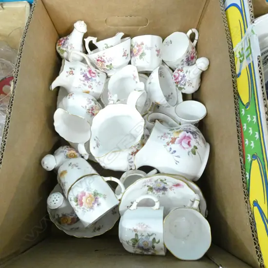 GOOD BOX LOT ROYAL CROWN DERBY / DERBY POSIES INCL. JUGS / PLATE/ CUPS/ DISHES ETC.