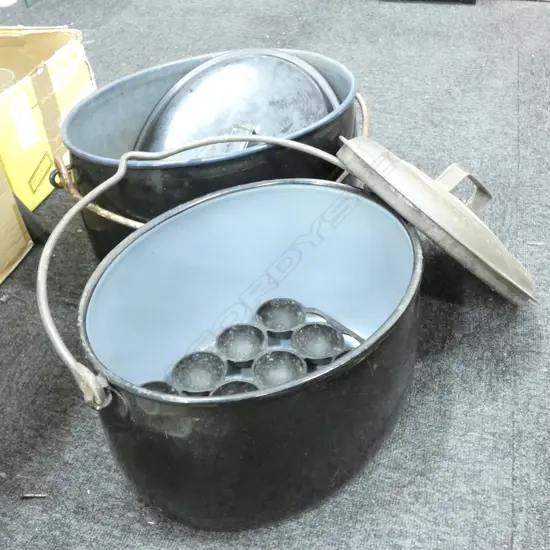 PR LG BLACK ENAMEL OVAL POTS ( 380 X 300) + GEM IRON