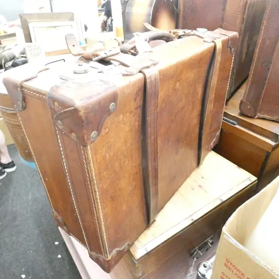 OLD LEATHER SUITCASE WITH STRAPS 560 X 360 X 175MM - SOME MINOR DAMAGE TO HANDLE