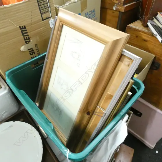 BOX FRAMED ART INCL. WINNIE THE POOH SKETCH PRINTS