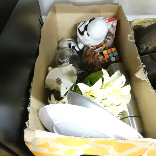 ASST LOT WALL VASE/STAR WARS/ETC