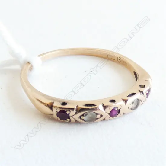 9CT GOLD & RUBY RING