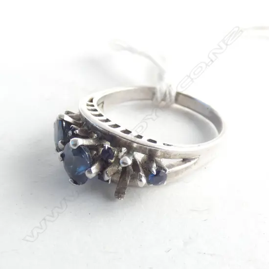 18CT  W/G SAPPHIRE DRESS RING; STONE MISSING SIZE P