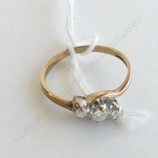9CT GOLD & 3 DIAMOND RING