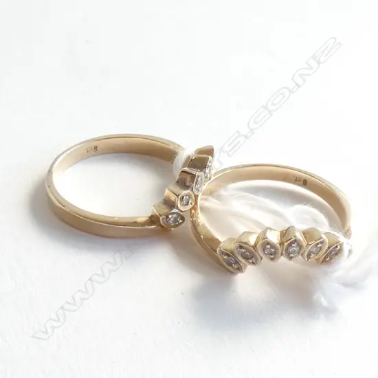 PR 9CT GOLD & DIAMOND CIRCLET RINGS 