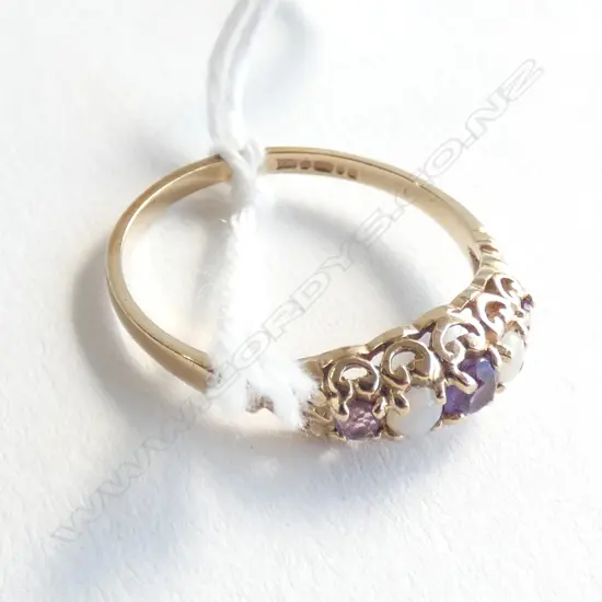 LADIES 9CT GOLD WHITE OPAL & AMETHYST RING