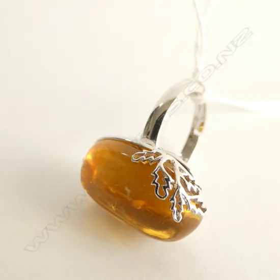 SILVER AMBER RING INSECT WITHIN THE AMBER