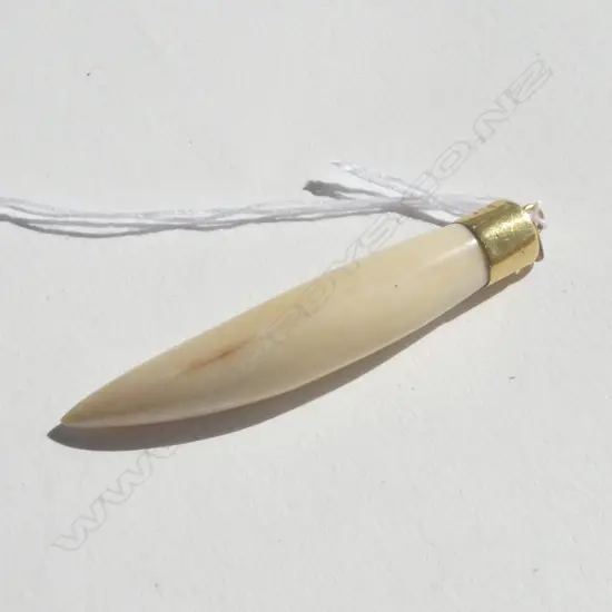 (19412) 9CT & WHALE TOOTH PENDANT L.60mm