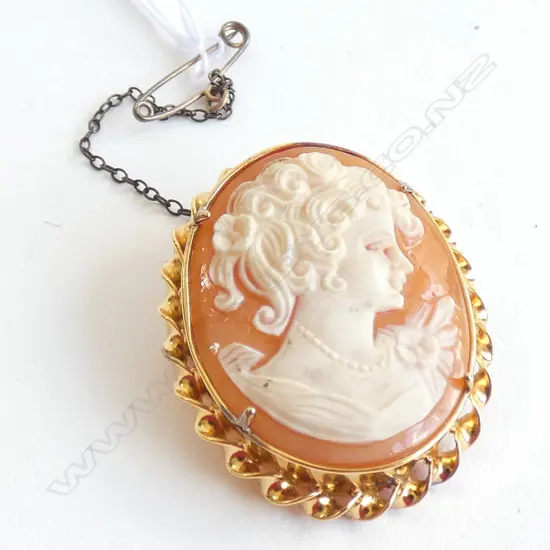 SILVER GILT CAMEO CARVED BROOCH
