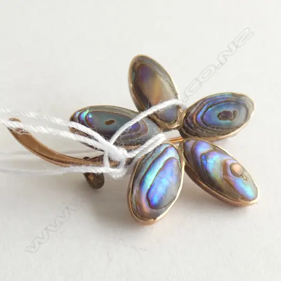 (19294) 9ct & PAUA FLOWER BROOCH CURVED STEM