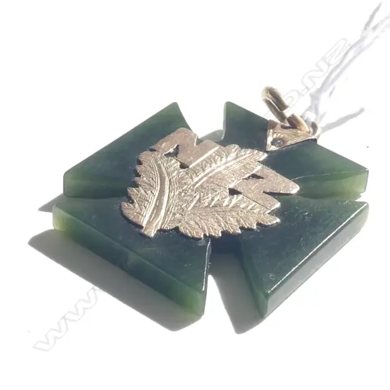 (19458) POUNAMU MALTESE CROSS & 9CT  NZ PENDANT