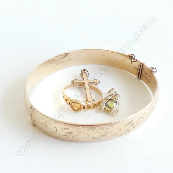 3 PCS GOLD JEWELLERY: 22ct ring 2.34gms.....
