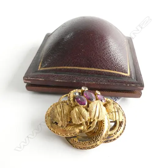 VICTORIAN BROOCH (A/F)  - IN ORIGINAL LEATHER BOX 