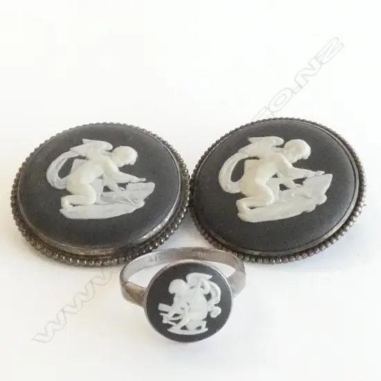 3 SILVER & BLACK WEDGWOOD PCES: 2 BROOCHES +RING