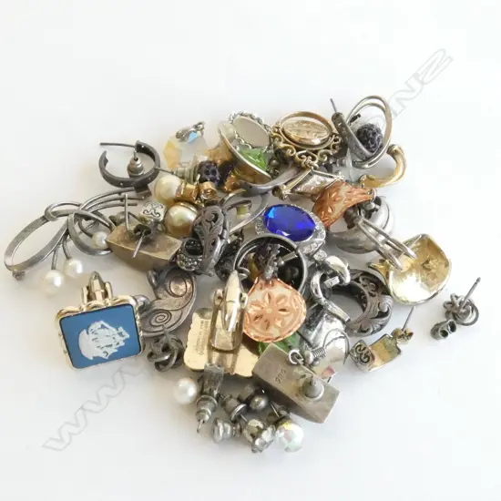 BAG ASST. STG EARRINGS, PENDANTS ETC