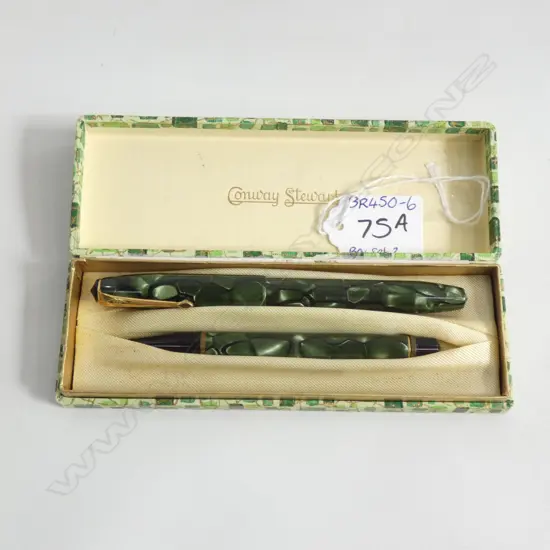 (18435) CONWAY STEWART GREEN MARBLED FOUNTAIN PEN & PROPELLING PENCIL SET  - BOXED...