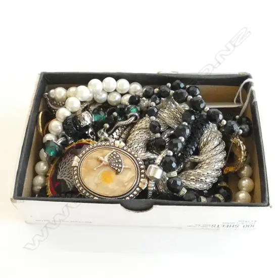 BOX COSTUME JEWELLERY