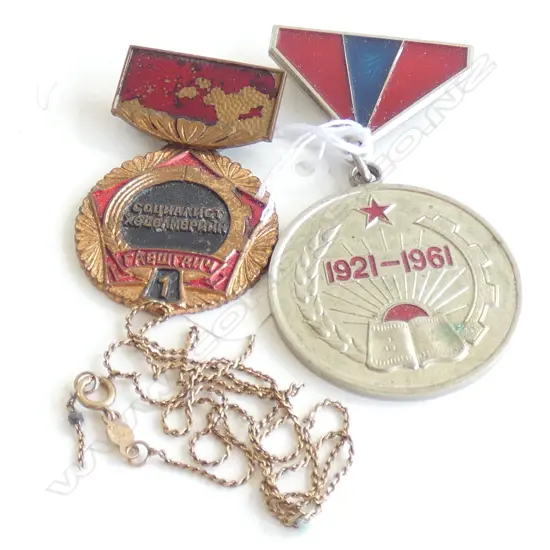 2 VINTAGE MEDALS/MEDALLIONS. 1 1921-1961. 1 RUSSIAN ?